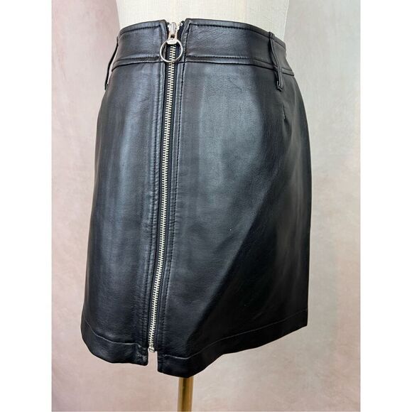 Vintage Y2K 90s Guess Pleather Mini Skirt Size Medium - Picture 2 of 7